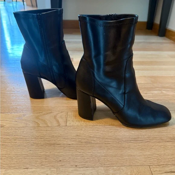 Elegant Black Leather Heeled Boots - Picture 5 of 6